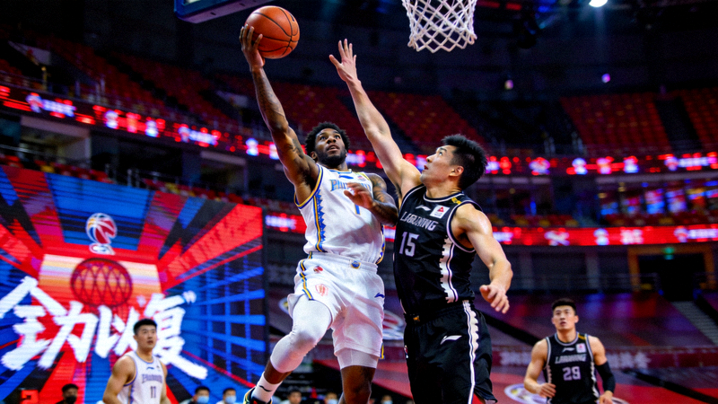 NBA总决赛激烈对抗场景